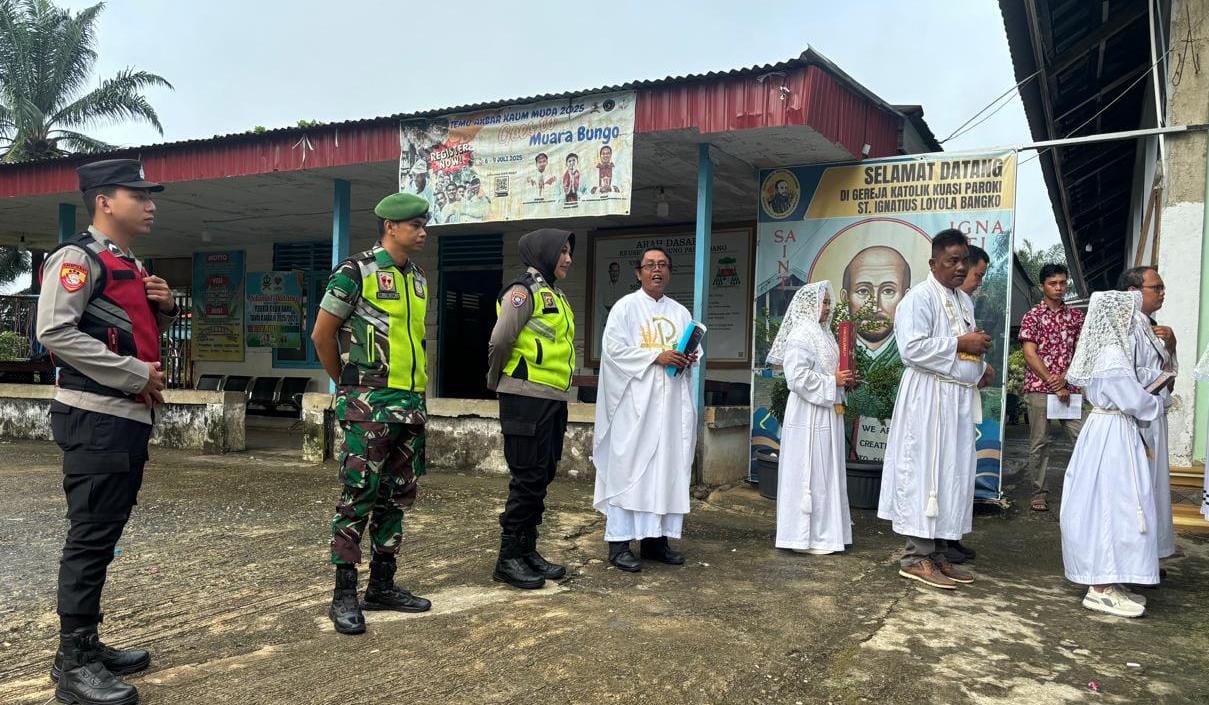 Tunjukkan Komitmen, Koramil 420-09/Bangko turut dalam pelaksanaan tugas pengamanan di Pos Nataru TA 2025.