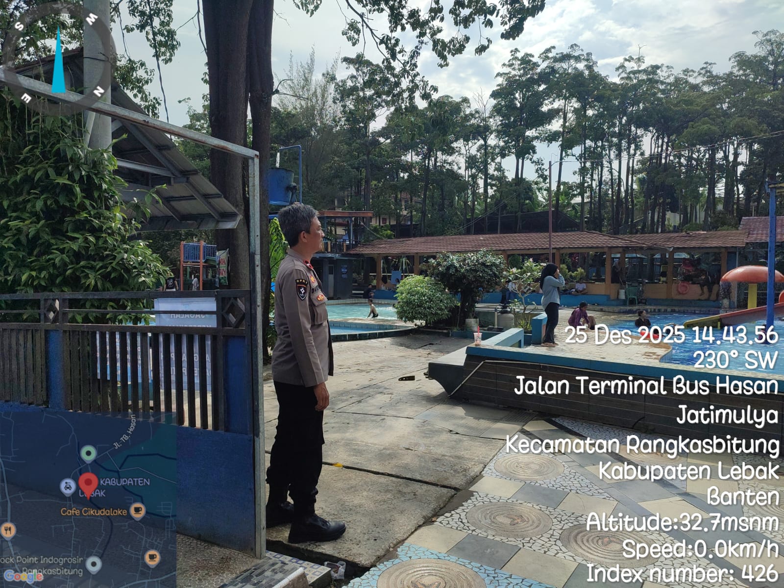 Hari Natal 2025 dan Liburan Sekolah,Polsek Rangkasbitung Polres Lebak Monitoring Obyek Wisata Kolam Renang