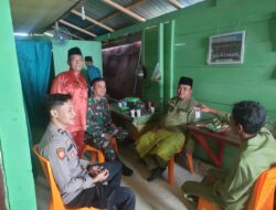 Babinsa Koramil 420-08/Tabir, Serda Abdullah Paisal, Laksanakan Komsos Bersama Bhabinkamtibmas dan Warga di Desa Air Batu, Kecamatan Tabir Ilir.