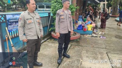 Anggota Pospam Polsek Rangkasbitung Polres Lebak Pantau Pengunjung Obyek Wisata Kolam Renang