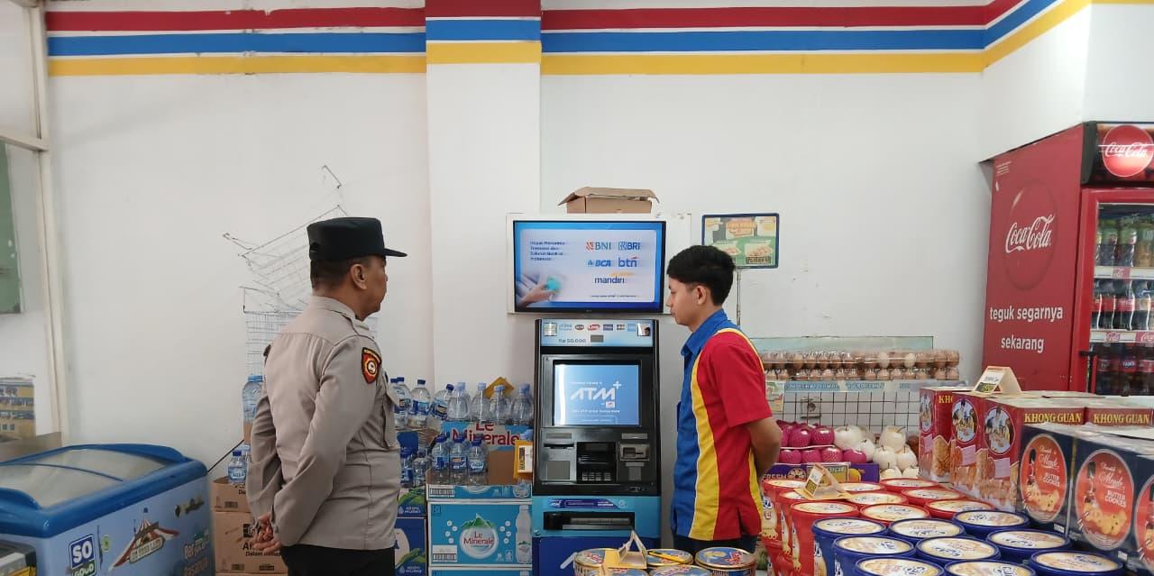 KSPKT I Polsek Rangkasbitung Polres Lebak Patroli Ke Pertokoan Indomart Sekaligus Cek Mesin ATM
