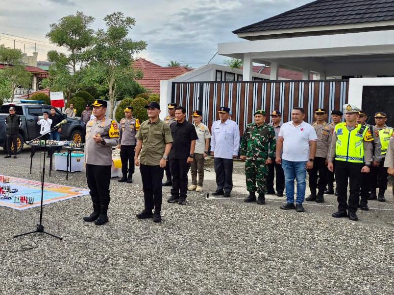 Ratusan Personel Gabungan Siaga, Polres Sarolangun Gelar Apel Pengamanan Malam Tahun Baru 2026.