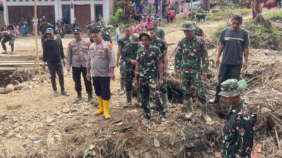 TNI–Polri di Aceh Tengah Gotong Royong Bersihkan Material dan Bangun Jembatan Akses Warga