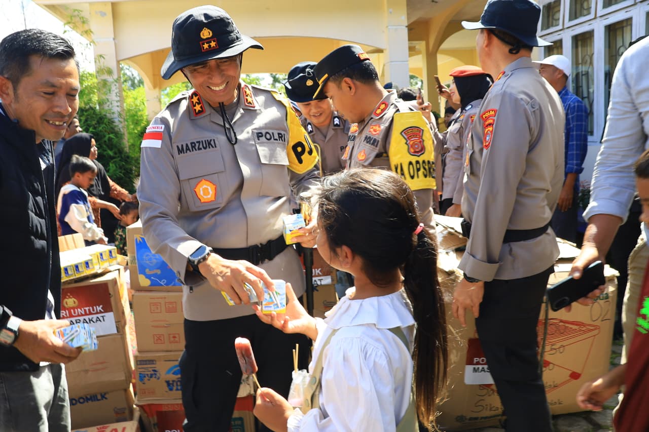 Pascapanik Aktivitas Gunung Burni Telong, Kapolres Bener Meriah Dampingi Kapolda Aceh Kunjungi Pengungsian Warga