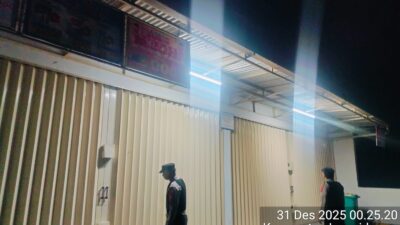 Anggota Polsek Leuwidamar Polres Lebak, Patroli Malam Hari Guna Mencegah Gangguan Kamtibmas.