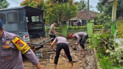 Ditsamapta Polda Banten Laksanakan Kegiatan Kurve Pembersihan Sekolah di Wilayah Rawan Bencana