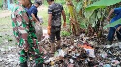 Warga RW 03 Langensari Bersama Babinsa Gelar Kerja Bakti Antisipasi Banjir dan Penyakit