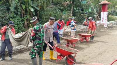 TNI–Polri Aceh Tengah Bersama Warga Jagong Jeget Gotong Royong Pulihkan Akses Jalan Pasca Bencana TNI–Polri Aceh Tengah Bersama Warga Jagong Jeget Gotong Royong Pulihkan Akses Jalan Pasca Bencana