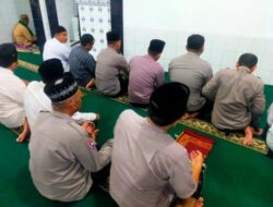 Personil Polsek Rangkasbitung Polres Lebak Laksanakan Sholat Jumling Perkuat Silaturahmi dan Kamtibmas