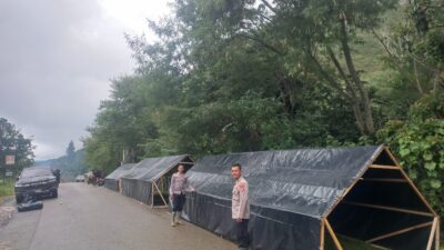 POLRI Hadir di Tengah Aksi Kemanusiaan, Bantu Pembangunan Tenda Darurat Korban Banjir dan Longsor di Aceh Tengah