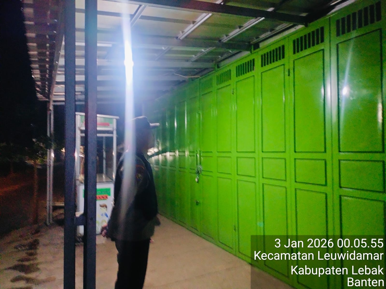 Anggota Polsek Leuwidamar Polres Lebak, Patroli Malam Hari Guna Mencegah Gangguan Kamtibmas