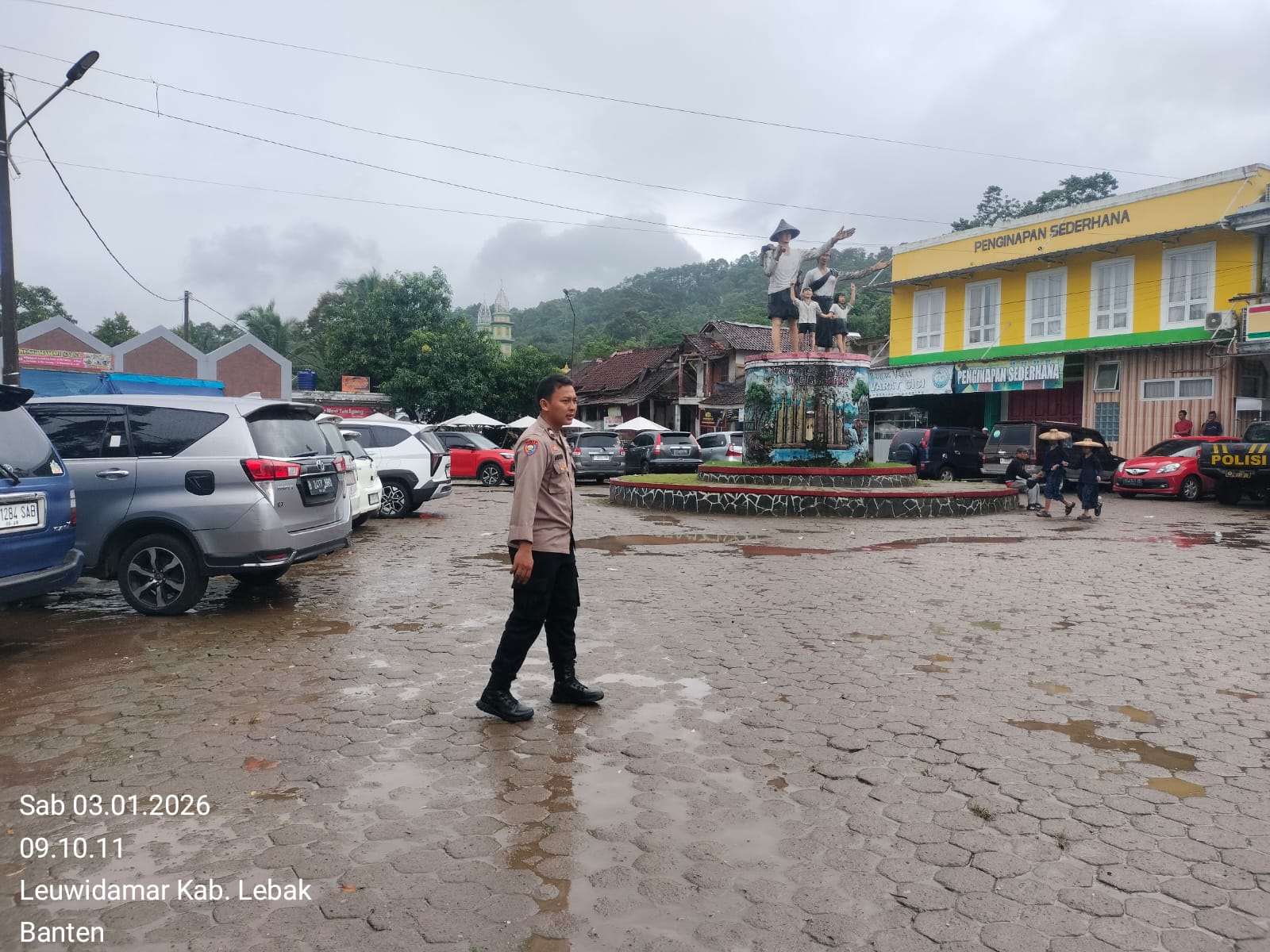 Pantau Situasi Dan Berikan Keamanan, Personil Polsek Leuwidamar Polres Lebak Giat Patroli Wisata Baduy