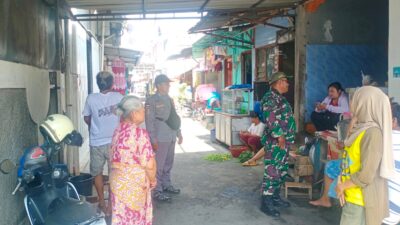 Antisipasi Banjir, Babinsa Joyotakan Patroli Cek Debit Pintu Air Plalan Antisipasi Banjir, Babinsa Joyotakan Patroli Cek Debit Pintu Air Plalan
