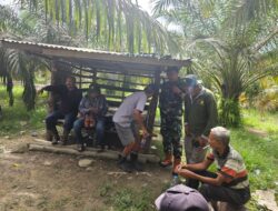 Jalin Rasa Persaudaraan , Babinsa Laksanakan Komsos bersama Masyarakat Binaan