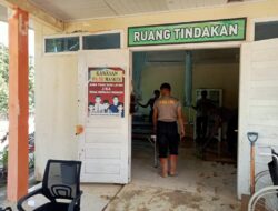 Polsubsektor Rusip Antara dan BKO Brimob Polda Aceh Gotong Royong Pulihkan Puskesmas Pascabencana