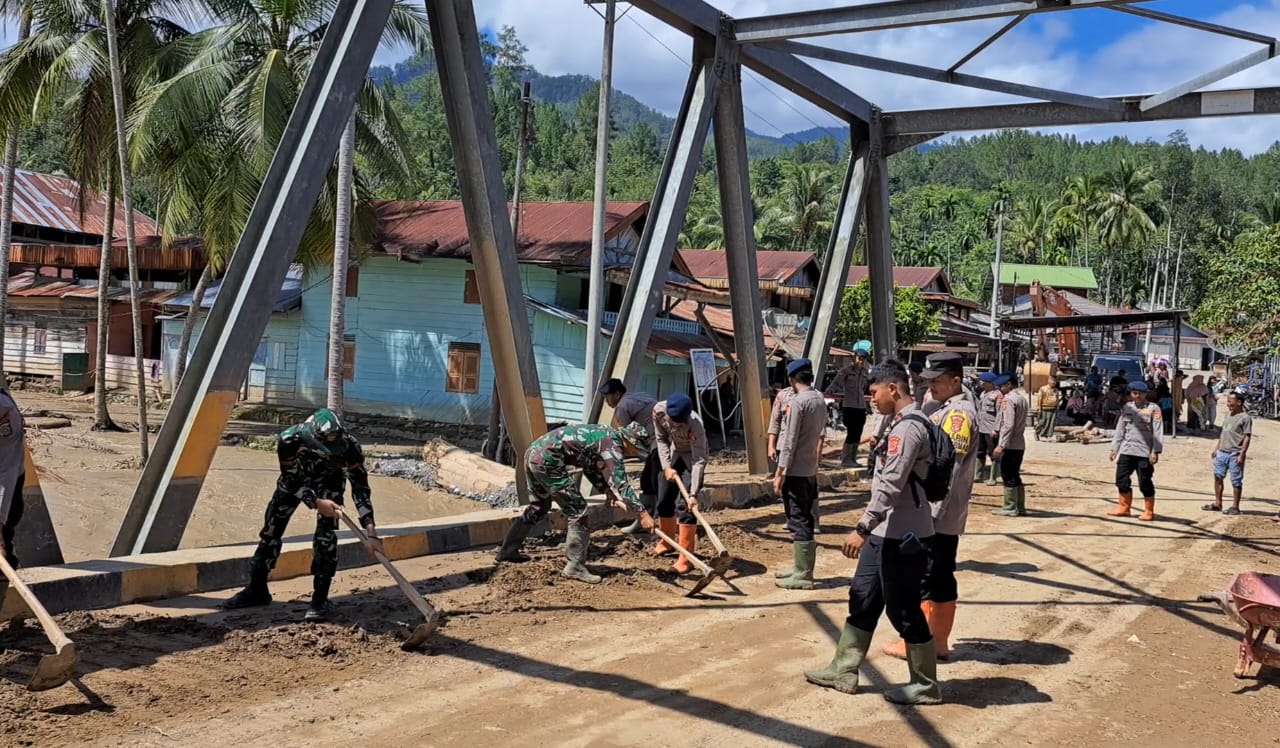 TNI–Polri Kompak Pulihkan Fasilitas Ibadah dan Jalan Nasional Pascabencana Alam di Lumut Aceh Tengah