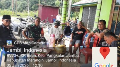 Keakraban Babinsa Koramil 420-07/Sei Manau Bersama Warga Desa, Tumbuhkan Kekompakan dan Kemanunggalan TNI–Rakyat