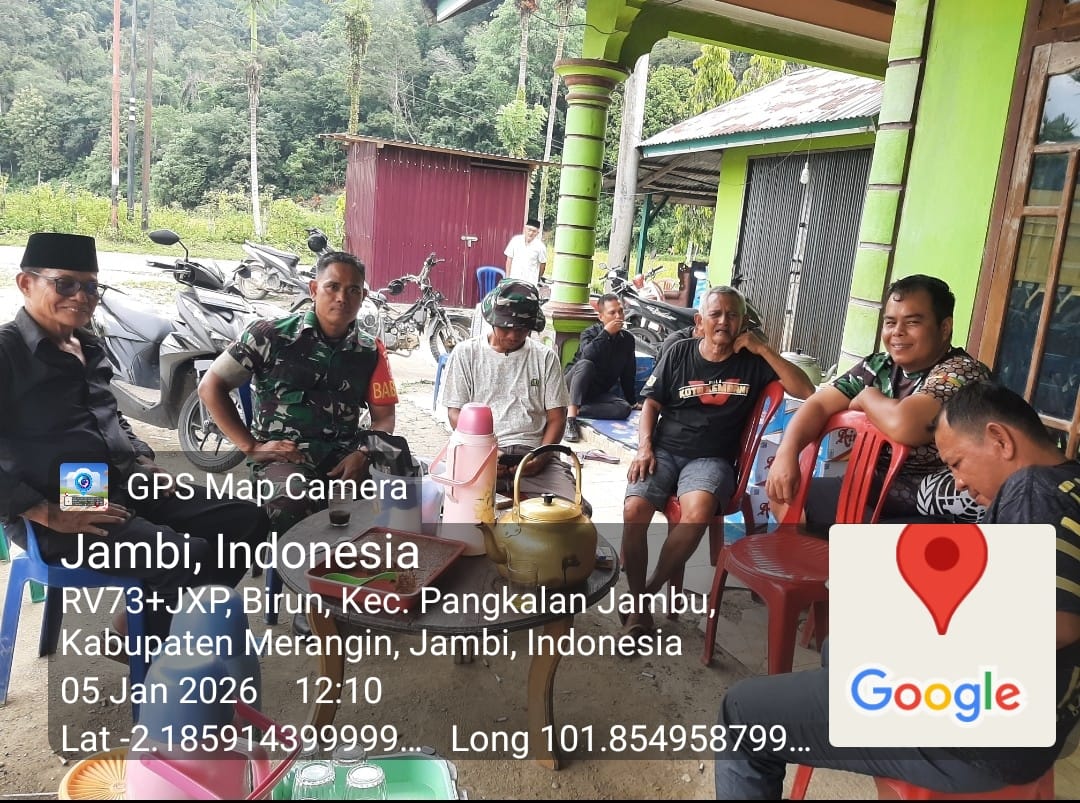 Keakraban Babinsa Koramil 420-07/Sei Manau Bersama Warga Desa, Tumbuhkan Kekompakan dan Kemanunggalan TNI–Rakyat