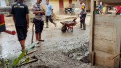 Sinergi TNI–Polri Bersihkan Rumah Warga Kecamatan Bintang Aceh Tengah Pasca Banjir dan Longsor
