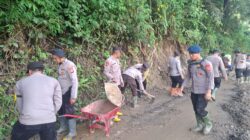 Polsek Silih Nara dan BKO Brimob Gotong Royong Pulihkan Akses Jalan Utama Angkup–Pameu Aceh Tengah