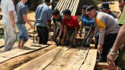 TNI–Polri Bangun Jembatan Sementara untuk Akses Penyeberangan Warga di Kuyun Uken Aceh Tengah