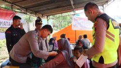Dari Posko hingga Pintu Rumah, Polri Hadir Pastikan Layanan Kesehatan Warga Terdampak Bencana di Kala Segi Aceh Tengah