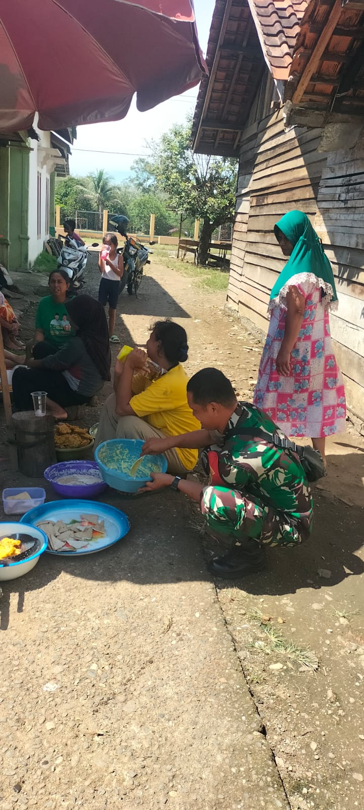 Kegiatan Masak-Memask Jadi Ajang Komsos Babinsa