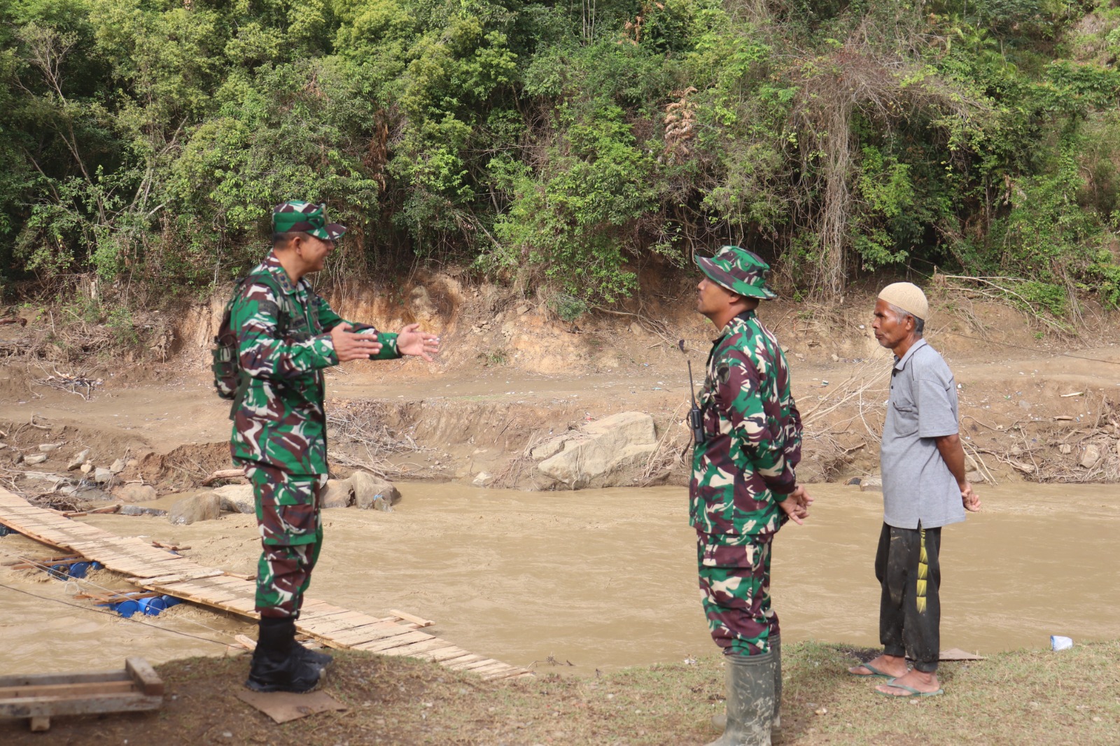 Dandim Aceh Tengah Tinjau  Lokasi Pembuatan Jembatan Gantung Kala Ili &  Reje Payung.