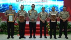 Raih Predikat WBK dan Penghargaan Kapolda Sulsel, Kapolres Sinjai Torehkan Prestasi Membanggakan. Raih Predikat WBK dan Penghargaan Kapolda Sulsel, Kapolres Sinjai Torehkan Prestasi Membanggakan.