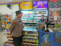 Kanit Samapta Polsek Rangkasbitung Patroli Dialogis Temui Karyawan Toko Indomaret