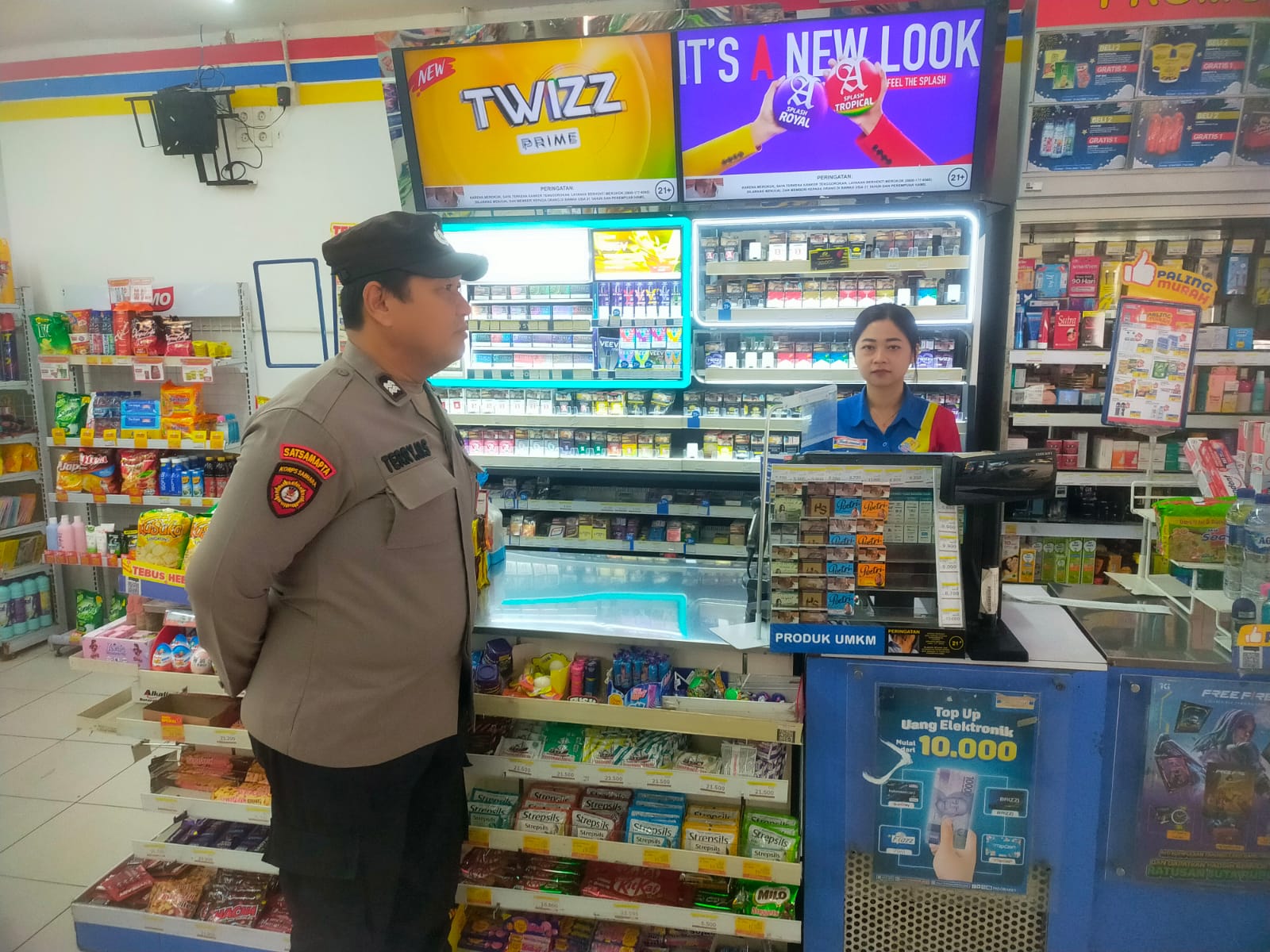 Kanit Samapta Polsek Rangkasbitung Patroli Dialogis Temui Karyawan Toko Indomaret