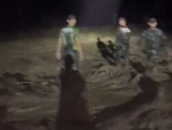 Pasukan TNI dari YTP 856/SBS dan Kodim 0106/Aceh Tengah Bantu Evakuasi Warga Terjebak Banjir Bandang