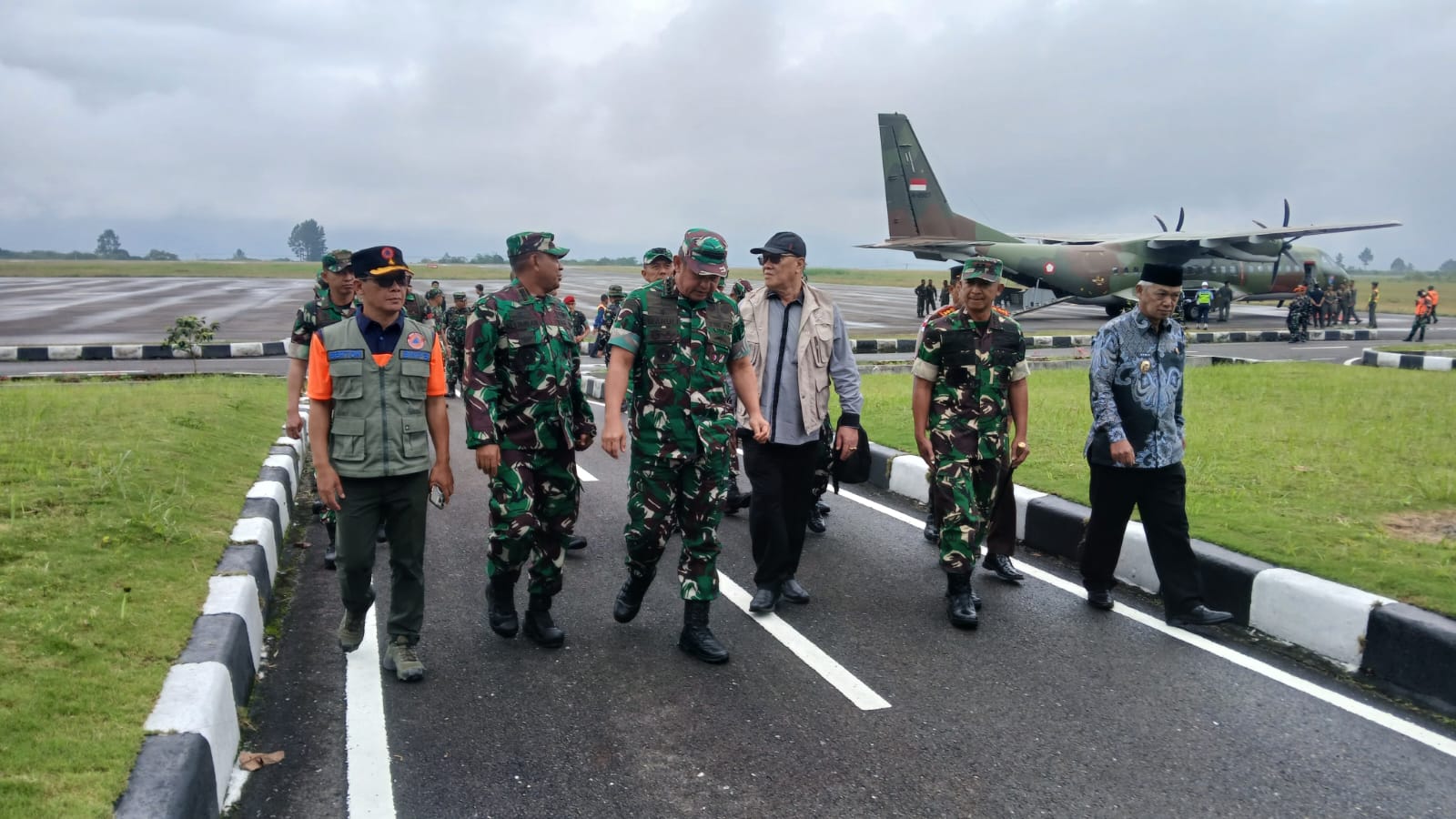 Dandim 0106/Aceh Tengah Menyambut Kepala Staf Angkatan Darat (KASAD) Jenderal TNI Maruli Simanjuntak, M.Sc. Di Bandara  Rembele