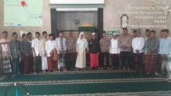 Kaur Binmas Polres Lebak di Dampingi Kanit Binmas Polsek Rangkasbitung Melaksanakan Giat Sholat Jumat Keliling