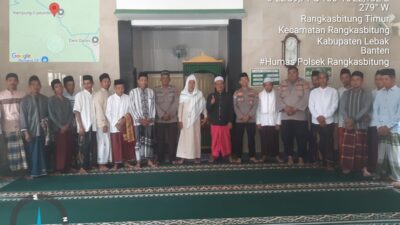 Kaur Binmas Polres Lebak di Dampingi Kanit Binmas Polsek Rangkasbitung Melaksanakan Giat Sholat Jumat Keliling