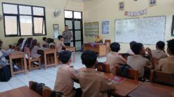 Bhabinkamtibmas Polsek Rangkasbitung Polres Lebak Sosialisasi Bahaya Bullying di SDN 1 Cijoro Lebak