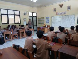 Bhabinkamtibmas Polsek Rangkasbitung Polres Lebak Sosialisasi Bahaya Bullying di SDN 1 Cijoro Lebak