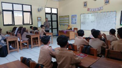 Bhabinkamtibmas Polsek Rangkasbitung Polres Lebak Sosialisasi Bahaya Bullying di SDN 1 Cijoro Lebak