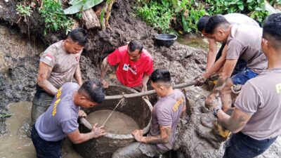 Polsek Ketol Bersama Brimob Polda Aceh Gotong Royong Bangun Sumur Air Bersih di Kampung Reje Wali Aceh Tengah
