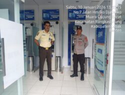 Personil Piket Polsek Rangkasbitung Polres Lebak Patroli dan Temui Satpam Bank BRI
