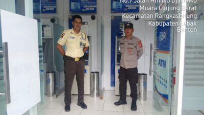 Personil Piket Polsek Rangkasbitung Polres Lebak Patroli dan Temui Satpam Bank BRI Personil Piket Polsek Rangkasbitung Polres Lebak Patroli dan Temui Satpam Bank BRI