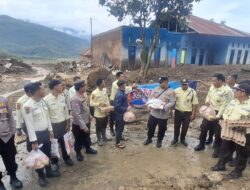 Peringati HUT Satpam ke-45, Polres Aceh Tengah Bersama Satpam Gelar Bakti Sosial untuk Korban Banjir dan Longsor