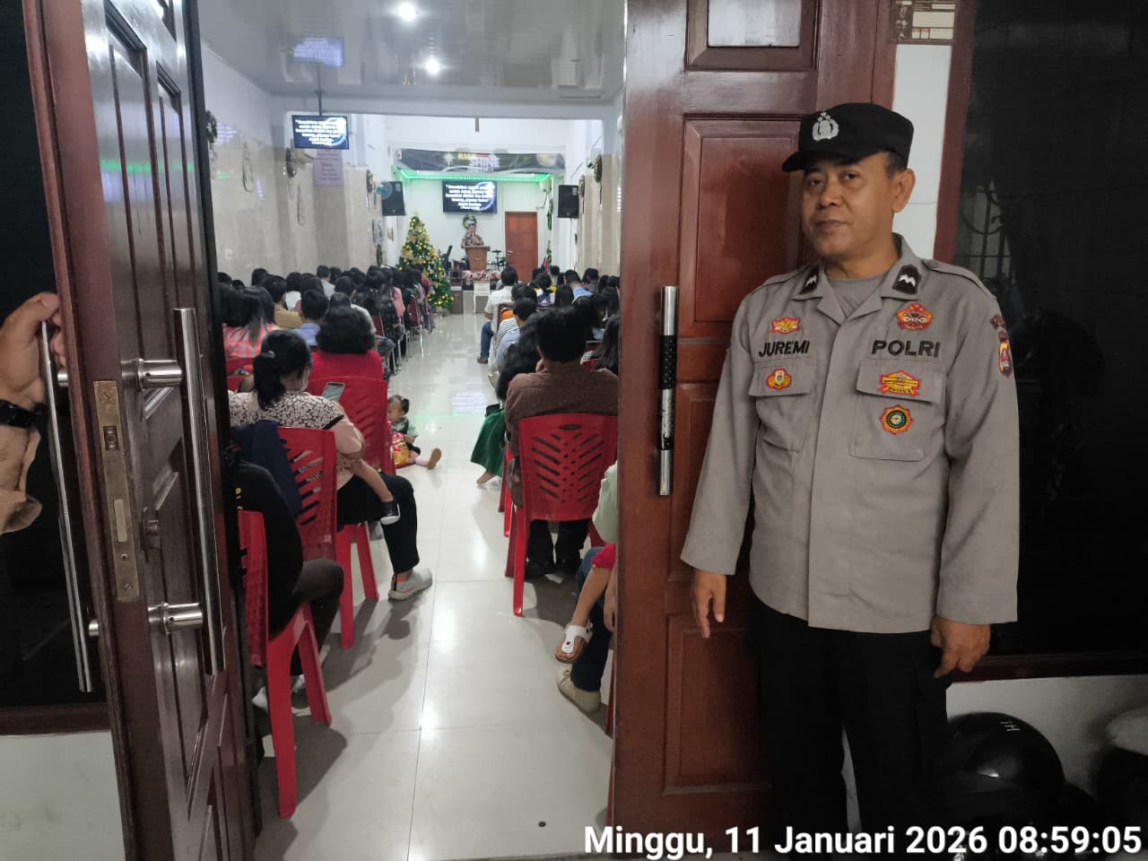 Anggota Polsek Rangkasbitung Polres Lebak Patroli Dialogis Ketempat Ibadah Gereja Pantekosta Antisipasi Gangguan Kamtibmas