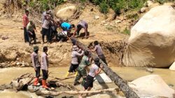 POLRI Bersama TNI Lanjutkan Gotong Royong Bangun Jembatan Darurat Akses Utama Kampung Umang Kecamatan Linge POLRI Bersama TNI Lanjutkan Gotong Royong Bangun Jembatan Darurat Akses Utama Kampung Umang Kecamatan Linge