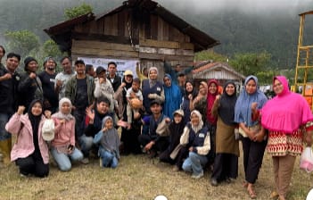 Peduli Warga Terdampak, Jum’at Berkah Indonesia (JBI) Bersama Relawan RATB dan Mahasiswa yayasan Sukma Bireuen Hadir di Desa Uning Mas