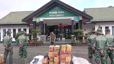Dandim Salurkan Bantuan Logistik Melalui Koramil Jajaran Kodim 0106/Aceh Tengah Dandim Salurkan Bantuan Logistik Melalui Koramil Jajaran Kodim 0106/Aceh Tengah