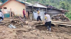 Polres Aceh Tengah dan BKO Brimob Bantu Pulihkan Empat Fasilitas Umum dan Satu Rumah Warga di Sejumlah Titik di Aceh Tengah
