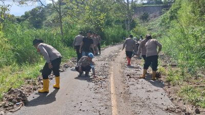 Hari Ini Selasa, Kepolisian di Aceh Tengah Bantu Pulihkan 5 Fasilitas Umum: 1 Puskesmas, 1 Masjid, dan 3 Akses Jalan
