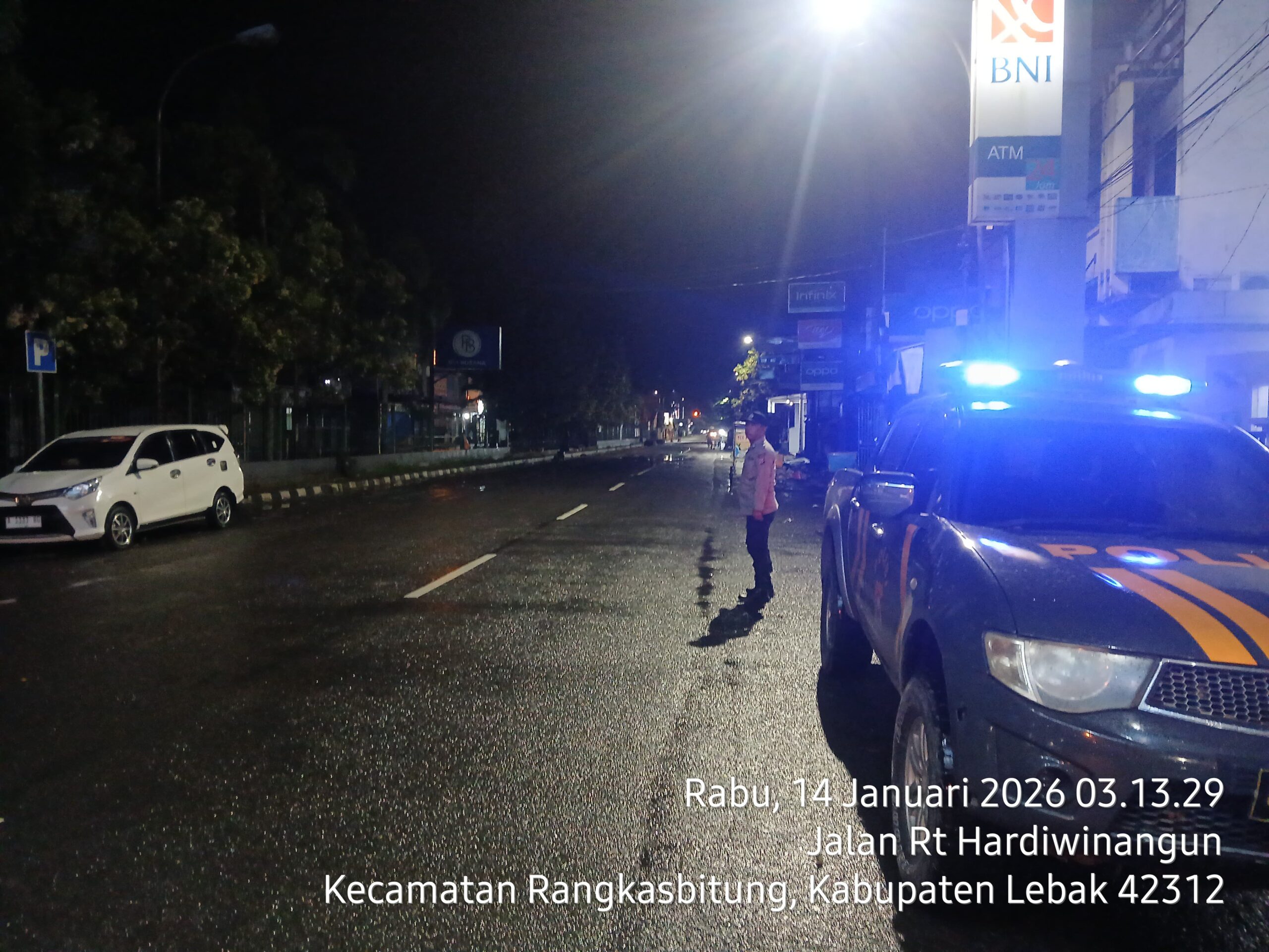 Kanit Samapta Polsek Rangkasbitung Polres Lebak Patroli Dan Cek Mesin ATM Milik Bank BNI