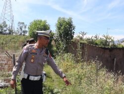 Kasat Lantas Polres Aceh Tengah Tinjau Lokasi Tanah Longsor Jalan Blang Mancung–Simpang Balek, Arus Lalu Lintas Masih Aman Dilalui